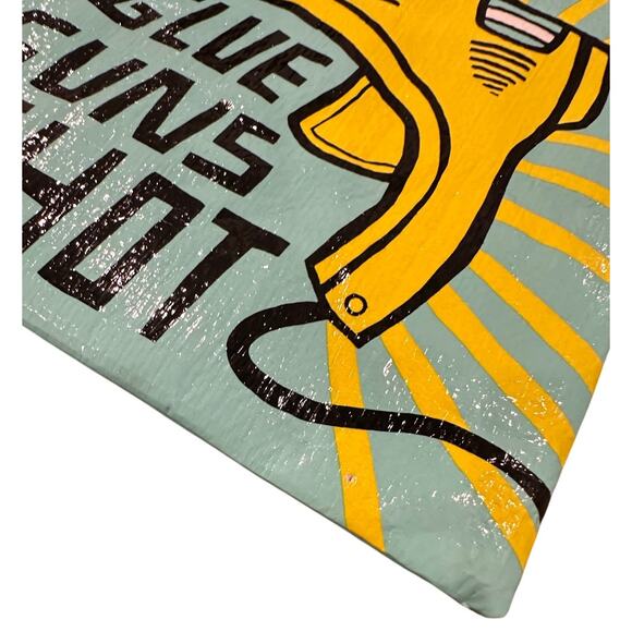 BN Blue Q ‘Glue Guns are Hot' cosmetics or pencil pouch - Picture 8 of 9